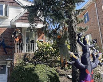 Amplia y Cómoda Habitación, Para Disfrutar de Unas Excelentes Vacaciones - Queens - Outdoors view