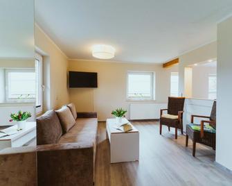 Aparthotel Stralsund - Stralsund - Wohnzimmer