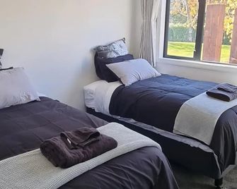 Cheerful 2-bedroom villa garden setting near beach - Otatara - Quarto