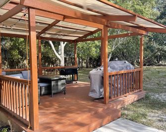 Tranquility on a Lake House- 3 miles from Weeki Wachee River - Spring Hill - Patio