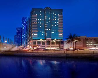 Golden Tulip Sharjah - Sharjah - Byggnad