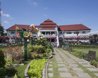 Fendis Homestay - Malang - Building