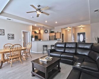 La Cueva~fantastic 3 Bedroom Home. Sleeps 6-8 People. Near Carlsbad Caverns - Carlsbad - Living room