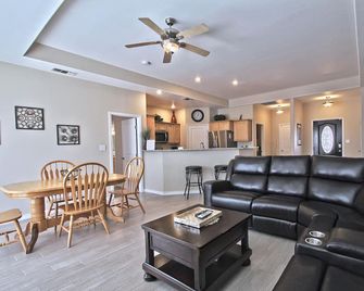 La Cueva~fantastic 3 Bedroom Home. Sleeps 6-8 People. Near Carlsbad Caverns - Carlsbad - Living room