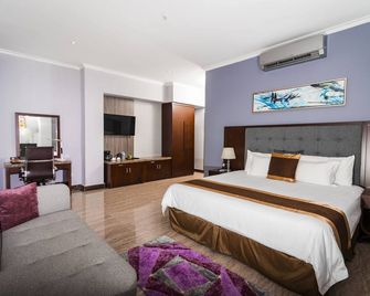 Hotel City Plaza & Suites - David - Schlafzimmer