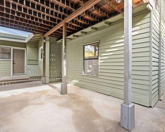 Cozy 2 Bedroom l Downtown Lodi l Modern - Lodi