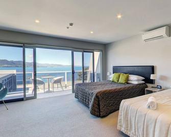 Te Kaha Beach Hotel - Te Kaha - Bedroom