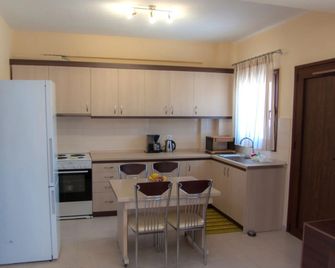 Ianthi Maisonettes - Nea Roda - Cocina