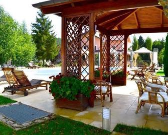 Hotel Bucaneve - Pescasseroli - Patio