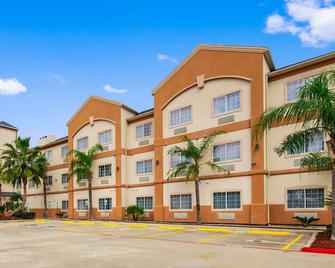 Best Western Plus Houston Atascocita Inn & Suites - Humble - Edificio