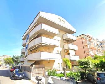 HolihomeLudi - Bilocale vicino al mare - Alba Adriatica - Edificio