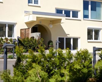 ซเตราฟ์เนอร์ โฮฟ เฟเรียนโวห์นุง - โอเบอร์สเตาเฟน - อาคาร