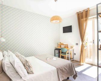 SorrentoVibes - Luxury Four Bedroom Home with Amazing Terraces in Sorrento - Sorrento - Bedroom