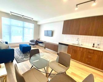 Perfect Brand New Condo In The Heart of Sidney - Sidney - Restaurante