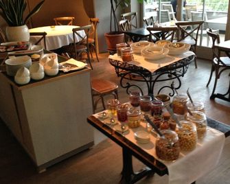 aussicht bio hotel restaurant cafe - Neubourg-sur-le-Danube - Buffet