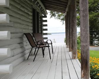 Up Living On Big Manistique Lake At Its Finest - Curtis - Patio
