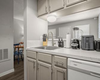 Close to Downtown Fast Wi-Fi Parking Pool - Austin - Cocina