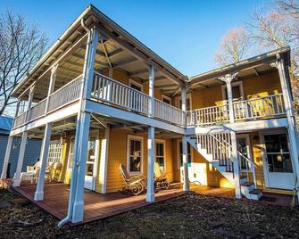 Romantic Apartment in Historic Stone Ridge - Stone Ridge - Building