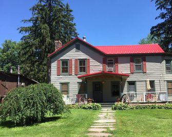 The Wheelhouse Inn - Pine Hill - Edificio