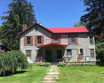 The Wheelhouse Inn - Pine Hill - Edificio