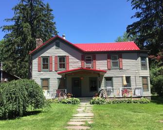 The Wheelhouse Inn - Pine Hill - Edificio