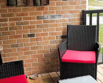 La Chic - Stylish Bedroom With Free Parking And Wifi - Guelph - Balcony