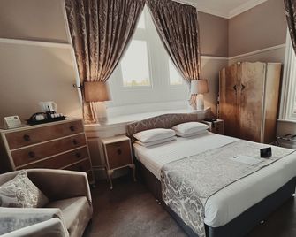 Cave Castle Hotel - Brough - Спальня