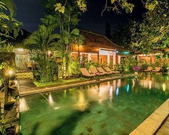 Villa Kampung Kecil Boutique Hotel - Denpasar - Piscina