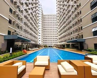 أسيلينز سويتس آت جرين 2 ريزيدنسيز - داسمارينياس - حوض السباحة