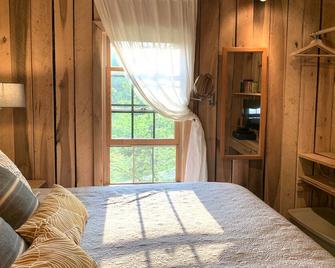 Rustic, Artsy & Cozy Getaway Cabin In Laurel Highlands- Minutes From Ligonier - Ligonier - Habitación