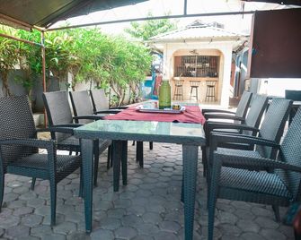 Royal Crown Kbg Hotel - Daressalam - Restaurant