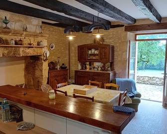La Maison De Carmensac - Meyrals - Eetruimte