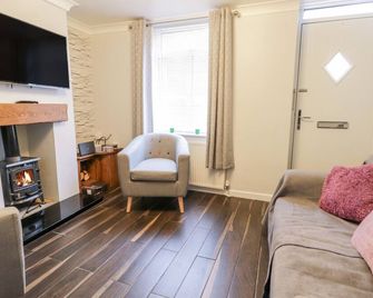 Scarborough Cottage - Driffield - Living room