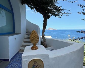 Casa del Prete con Terrazzo Vista Mare - Panarea