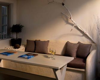 Agave Santorini Design Boutique Hotel - Імеровігліон - Вітальня