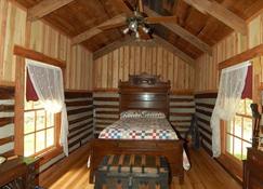 Very Private Rustic Log Cabin - Nashville Tennessee - Whites Creek - Sypialnia