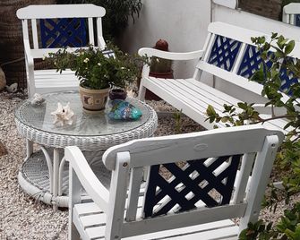 Palmita Hotel Hostel - Oranjestad - Innenhof
