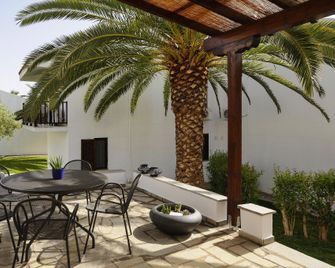 Trikorfo Beach. - Polygyros - Innenhof