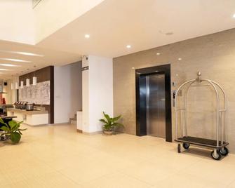 Lynn Hotel Serang - Serang City - Lobby