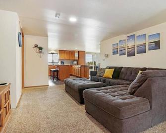 Gorgeous Nautical 2bed 2bath Lake House Chain O Lakes with Hot Tub - Ingleside - Soggiorno