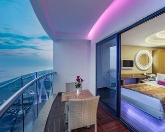 Granada Luxury Okurcalar - אוקורצ'אלאר - מרפסת