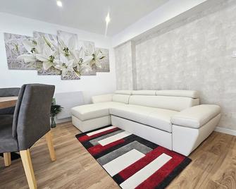 Au Mboa Appartement 2 Chambres au Coeur de Conflans - Conflans-Sainte-Honorine - Salon