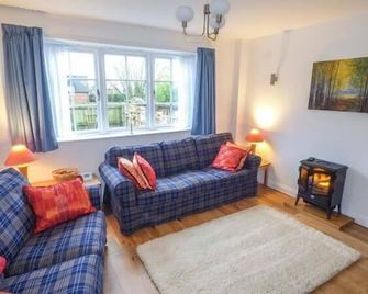 Old Church Coach House - Uttoxeter - Living room