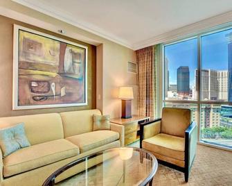 No Resort Fee ! Strip View Suite - Pools & Valet - Las Vegas - Living room