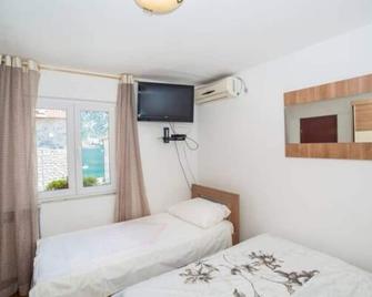 Apartment #2 - 1 Minute Walk From The Beach - Kotor - Bedroom