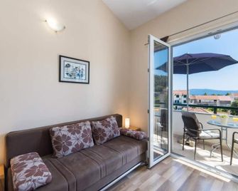 Apartments Nmn - Studio Apartment with Balcony 3 - Drvenik - Balcony