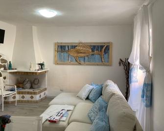 Exceptional apartment in the center of Palau. Walking distance to beach and harbor! - Palau - Salon