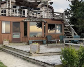 Angola on the Lake- Grandview Bay-25 minutes from Highmark Stadium - Angola - Patio