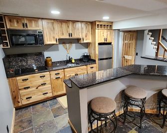 Lake Home for Family Gathering - Prior Lake - Kitchen