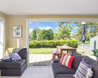 Crescent Harbour - Ulladulla - Living room